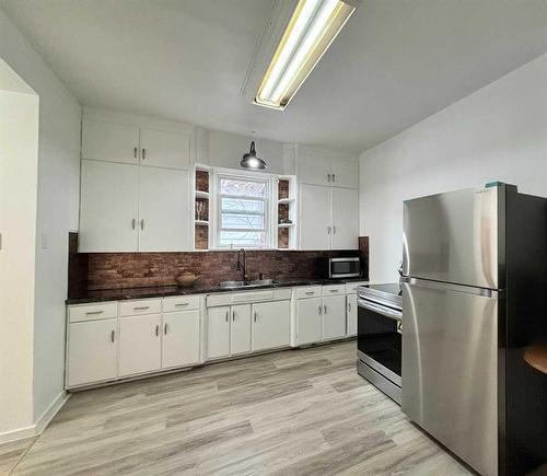 6730 17Th Avenue, Coleman, AB - Indoor Photo Showing Kitchen