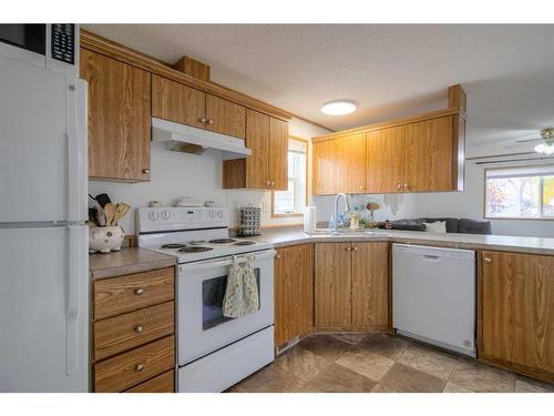 312 Station Boulevard, Coaldale, AB 