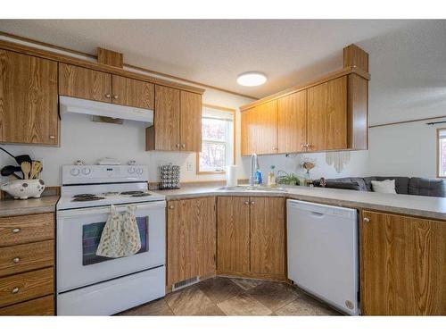 312 Station Boulevard, Coaldale, AB 