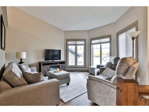 5205 44A Street, Taber, AB - Indoor Photo Showing Living Room