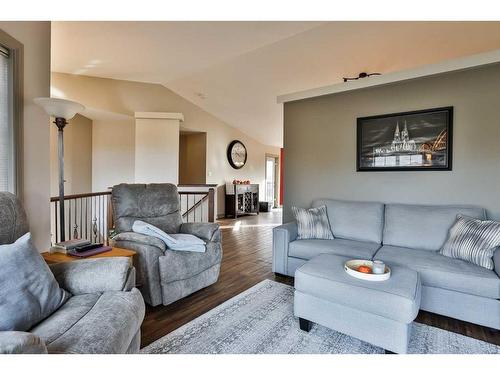 5205 44A Street, Taber, AB - Indoor Photo Showing Living Room