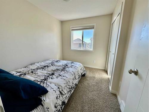 334 Mt Sundance Landing West, Lethbridge, AB - Indoor Photo Showing Bedroom