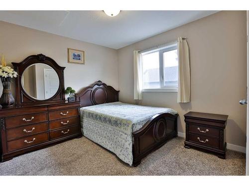 332 Stonecrest Place West, Lethbridge, AB - Indoor Photo Showing Bedroom