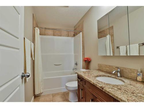 332 Stonecrest Place West, Lethbridge, AB - Indoor Photo Showing Bathroom