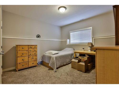 332 Stonecrest Place West, Lethbridge, AB - Indoor Photo Showing Bedroom