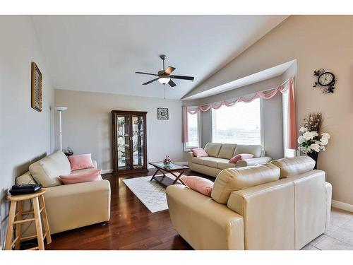 332 Stonecrest Place West, Lethbridge, AB - Indoor Photo Showing Living Room