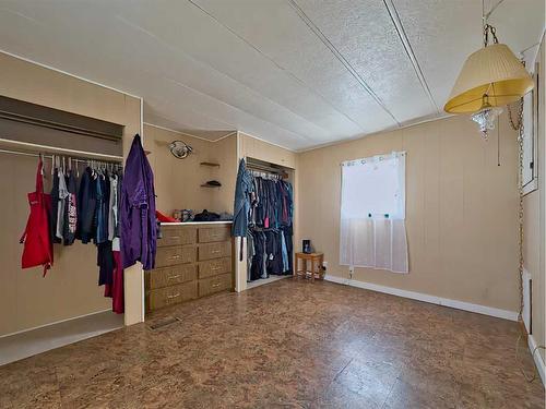 19-6101 20 Avenue, Coleman, AB - Indoor Photo Showing Other Room