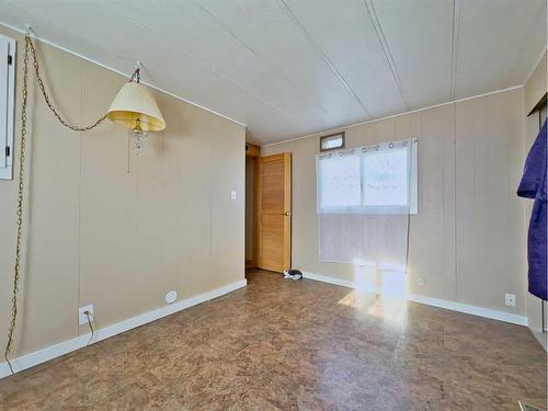 19-6101 20 Avenue, Coleman, AB - Indoor Photo Showing Other Room