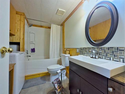 19-6101 20 Avenue, Coleman, AB - Indoor Photo Showing Bathroom