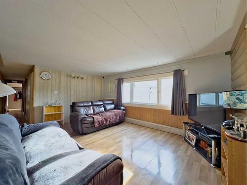 19-6101 20 Avenue, Coleman, AB - Indoor Photo Showing Living Room