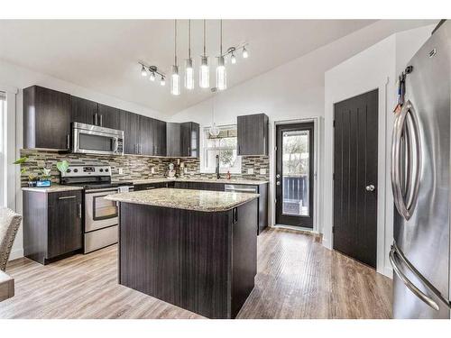 4631 62A Avenue, Taber, AB - Indoor Photo Showing Kitchen With Upgraded Kitchen