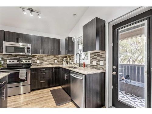 4631 62A Avenue, Taber, AB - Indoor Photo Showing Kitchen With Upgraded Kitchen