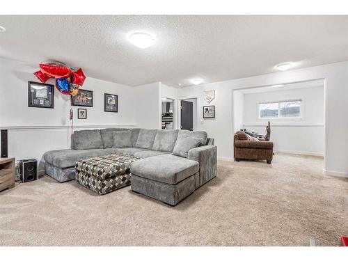 4631 62A Avenue, Taber, AB - Indoor Photo Showing Living Room