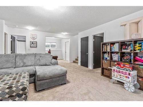 4631 62A Avenue, Taber, AB - Indoor Photo Showing Living Room