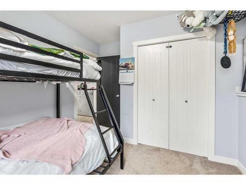 4631 62A Avenue, Taber, AB - Indoor Photo Showing Bedroom