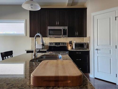 709 Twinriver Loop West, Lethbridge, AB - Indoor Photo Showing Kitchen With Double Sink