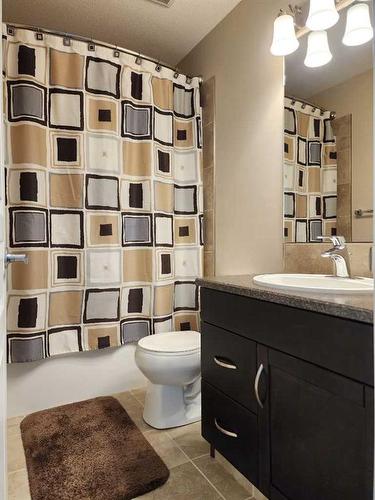 709 Twinriver Loop West, Lethbridge, AB - Indoor Photo Showing Bathroom