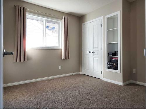 709 Twinriver Loop West, Lethbridge, AB - Indoor Photo Showing Other Room