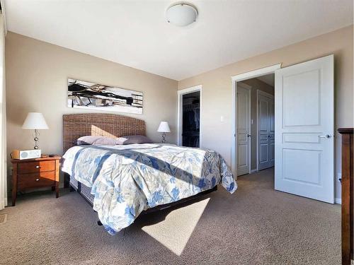 709 Twinriver Loop West, Lethbridge, AB - Indoor Photo Showing Bedroom