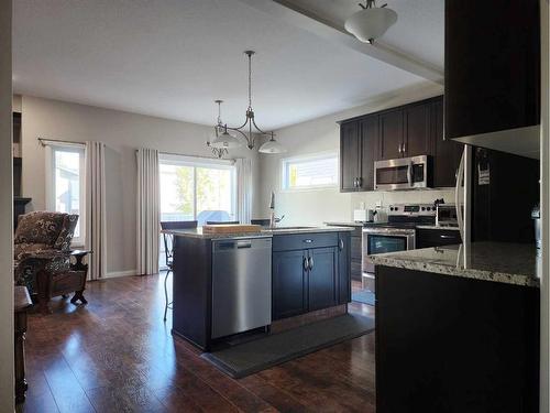 709 Twinriver Loop West, Lethbridge, AB - Indoor Photo Showing Kitchen With Stainless Steel Kitchen