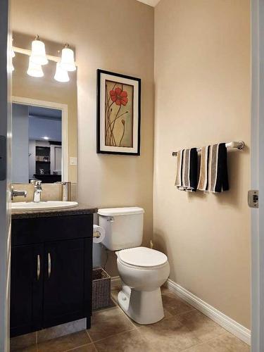 709 Twinriver Loop West, Lethbridge, AB - Indoor Photo Showing Bathroom