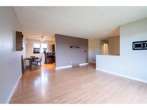 145W 300N, Raymond, AB - Indoor Photo Showing Other Room