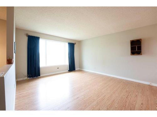 145W 300N, Raymond, AB - Indoor Photo Showing Other Room