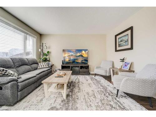 99 Mt Sundial Court West, Lethbridge, AB - Indoor Photo Showing Living Room