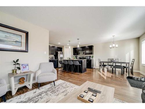 99 Mt Sundial Court West, Lethbridge, AB - Indoor Photo Showing Living Room