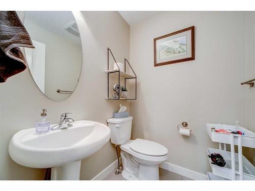 99 Mt Sundial Court West, Lethbridge, AB - Indoor Photo Showing Bathroom