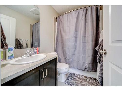 99 Mt Sundial Court West, Lethbridge, AB - Indoor Photo Showing Bathroom