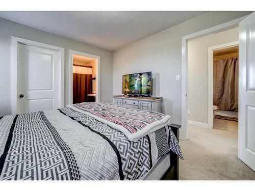 99 Mt Sundial Court West, Lethbridge, AB - Indoor Photo Showing Bedroom