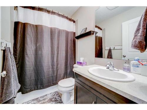 99 Mt Sundial Court West, Lethbridge, AB - Indoor Photo Showing Bathroom