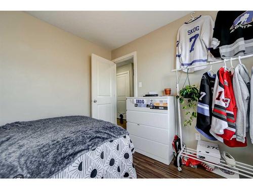 99 Mt Sundial Court West, Lethbridge, AB - Indoor Photo Showing Bedroom