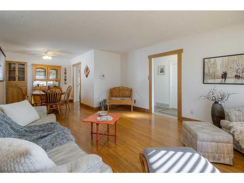 1717 15 Avenue South, Lethbridge, AB - Indoor Photo Showing Living Room