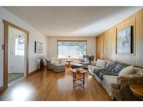 1717 15 Avenue South, Lethbridge, AB - Indoor Photo Showing Living Room