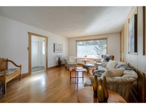 1717 15 Avenue South, Lethbridge, AB - Indoor Photo Showing Living Room