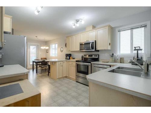 108 Mt Sundance Crescent West, Lethbridge, AB - Indoor Photo Showing Kitchen With Double Sink