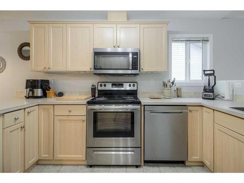 108 Mt Sundance Crescent West, Lethbridge, AB - Indoor Photo Showing Kitchen