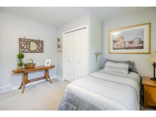 108 Mt Sundance Crescent West, Lethbridge, AB - Indoor Photo Showing Bedroom