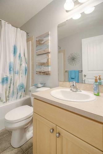 108 Mt Sundance Crescent West, Lethbridge, AB - Indoor Photo Showing Bathroom