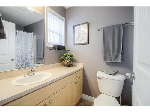 108 Mt Sundance Crescent West, Lethbridge, AB - Indoor Photo Showing Bathroom