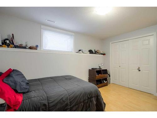 108 Mt Sundance Crescent West, Lethbridge, AB - Indoor Photo Showing Bedroom