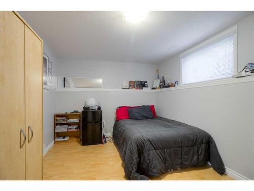 108 Mt Sundance Crescent West, Lethbridge, AB - Indoor Photo Showing Bedroom