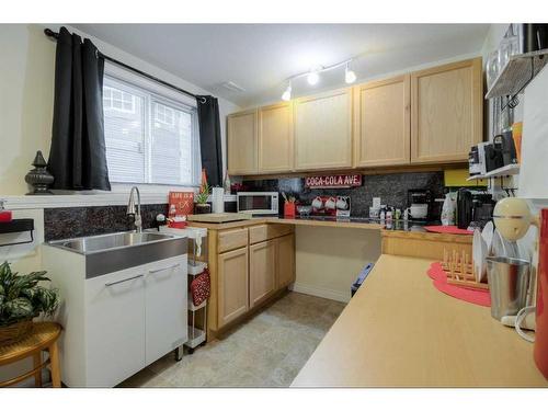 108 Mt Sundance Crescent West, Lethbridge, AB - Indoor Photo Showing Kitchen With Double Sink