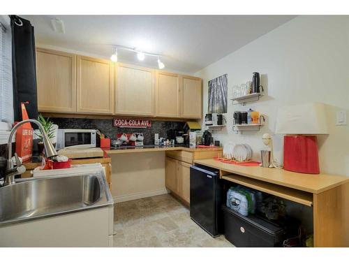 108 Mt Sundance Crescent West, Lethbridge, AB - Indoor Photo Showing Kitchen