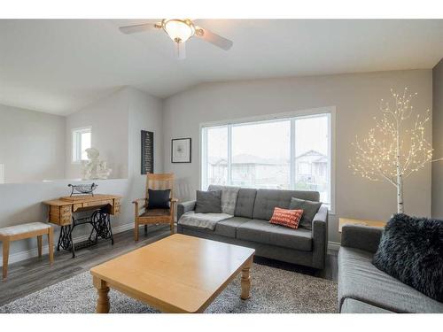 108 Mt Sundance Crescent West, Lethbridge, AB - Indoor Photo Showing Living Room