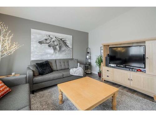 108 Mt Sundance Crescent West, Lethbridge, AB - Indoor Photo Showing Living Room