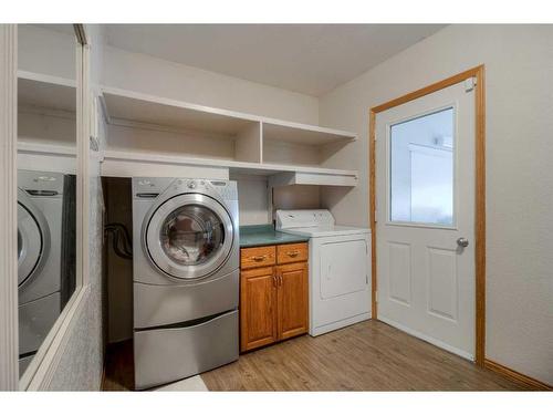 2219 20 Avenue, Coaldale, AB - Indoor Photo Showing Laundry Room