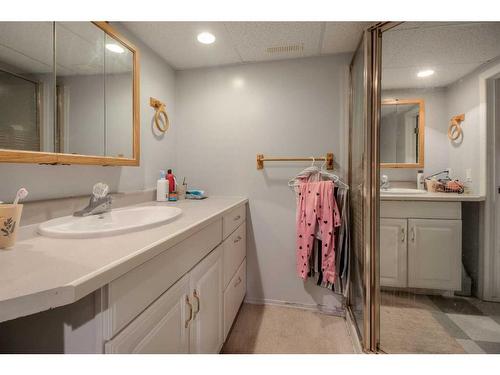 2219 20 Avenue, Coaldale, AB - Indoor Photo Showing Bathroom